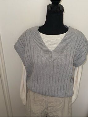 GAP Light Gray Ribbed V-Neck Sweater Vest